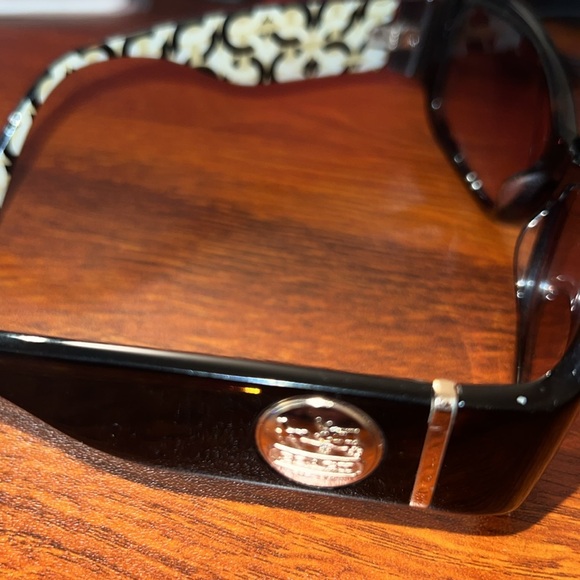 Coach Sunglasses - Picture 4 of 9